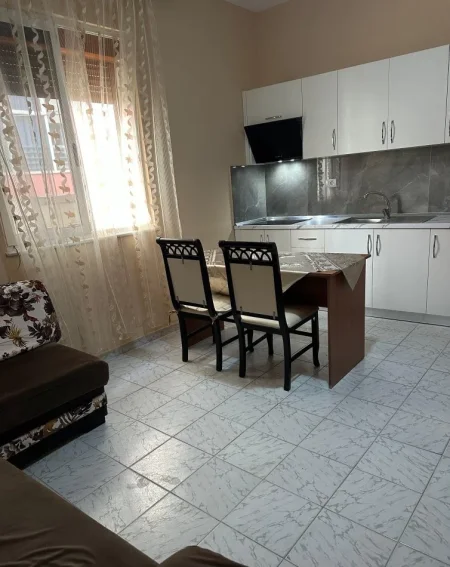 Tirane, jepet me qera apartament 1+1 Kati 2, 70 m² 500 € (Rruga e Durresit (VR005))
