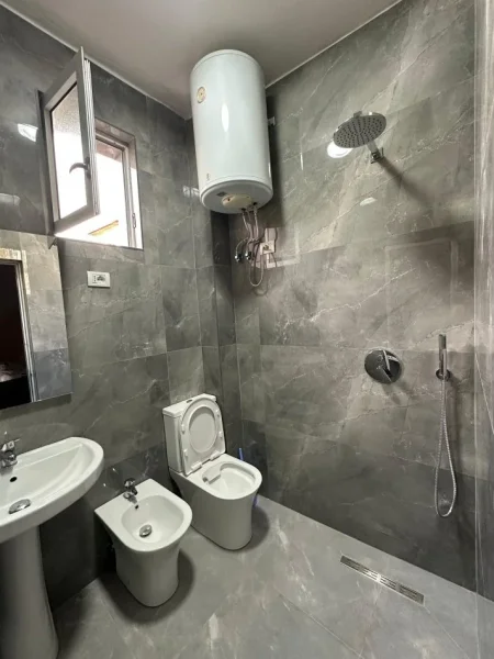 Tirane, jepet me qera apartament 1+1 Kati 2, 70 m² 500 € (Rruga e Durresit (VR005))