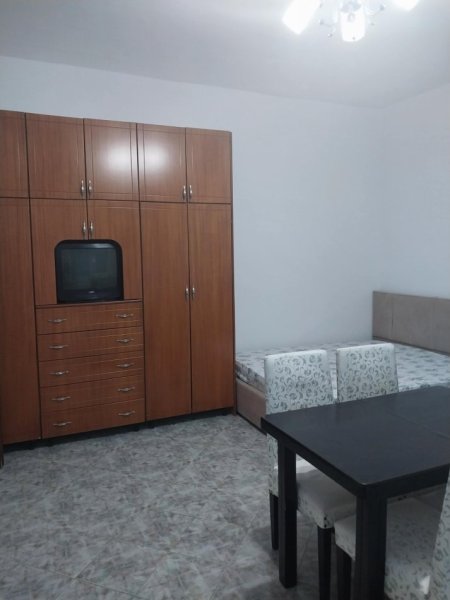 Tirane, shes, garsonier me verande te bollshme Kati 1, Rruga e Dibres