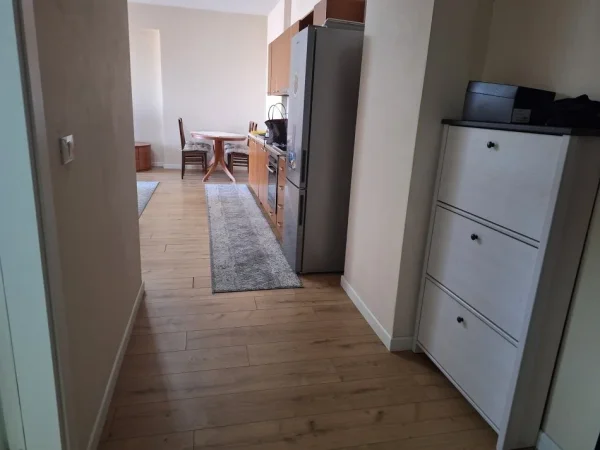Tirane, jepet me qera apartament 2+1 Kati 4, 100 m² 552 € (Kinostudio (VR005))