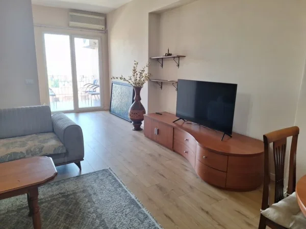 Tirane, jepet me qera apartament 2+1 Kati 4, 100 m² 552 € (Kinostudio (VR005))