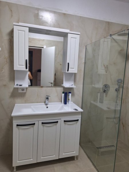Tirane, jepet me qera apartament 2+1 Kati 4, 100 m² 552 € (Kinostudio (VR005))