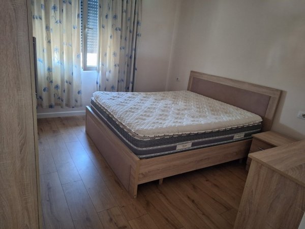 Tirane, jepet me qera apartament 2+1 Kati 4, 100 m² 552 € (Kinostudio (VR005))