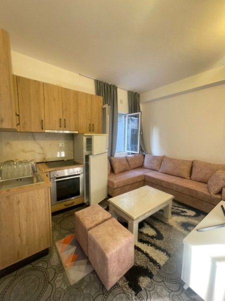 Tirane, jepet me qera shtepi 2+1 Kati 2, 90 m² 450 € (Don Bosko prane Vodafonit)