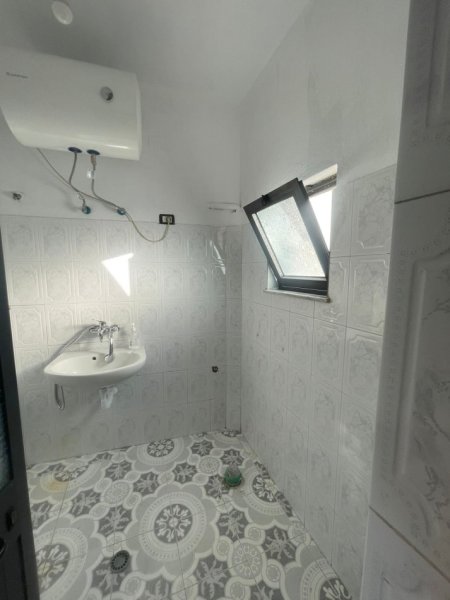 Tirane, jepet me qera shtepi 2+1 Kati 2, 90 m² 450 € (Don Bosko prane Vodafonit)