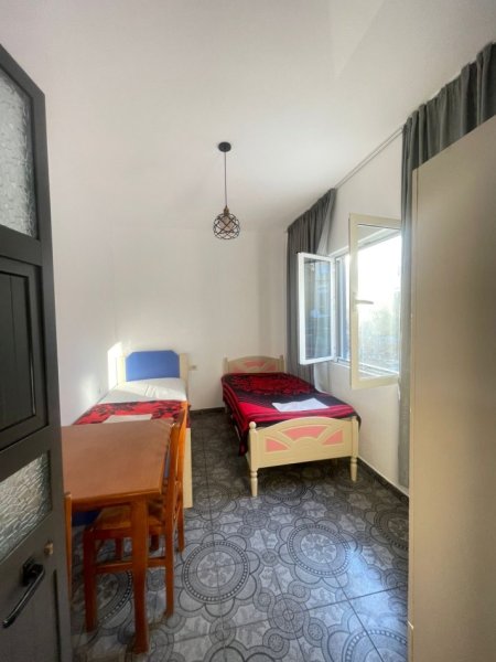 Tirane, jepet me qera shtepi 2+1 Kati 2, 90 m² 450 € (Don Bosko prane Vodafonit)