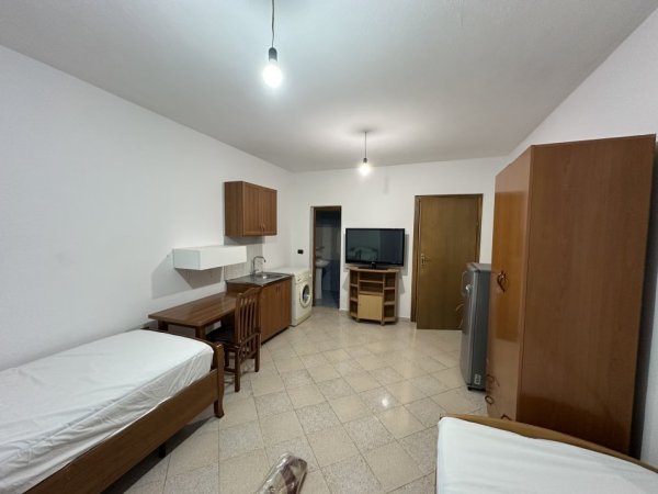 Tirane, jepet me qera garsonier Kati 0, 170 € (Rruga Dajti)