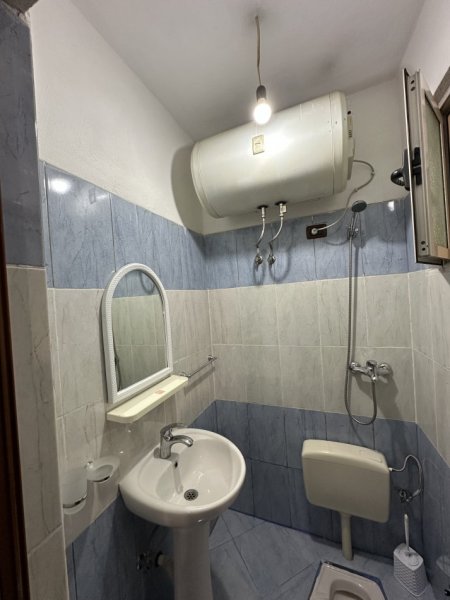 Tirane, jepet me qera garsonier Kati 0, 170 € (Rruga Dajti)