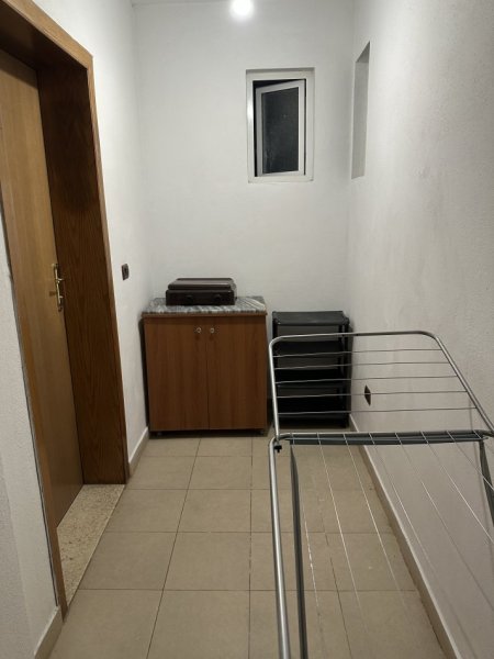 Tirane, jepet me qera garsonier Kati 0, 170 € (Rruga Dajti)