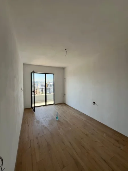 Tirane, shitet apartament 2+1+Ballkon Kati 8, 97 m² 77.000 € (Ulliri, Kamez)