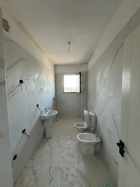 Tirane, shitet apartament 2+1+Ballkon Kati 8, 97 m² 77.000 € (Ulliri, Kamez)