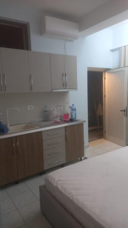Tirane, jepet me qera garsonier Kati 1, 40 m² 250 € (Tregu Elektrik)