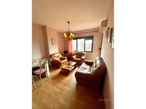 Tirane, jepet me qera apartament 1+1 Kati 9, 56 m² 500 € (9 Kateshet)