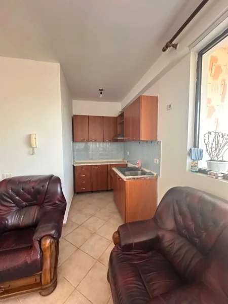 Tirane, jepet me qera apartament 1+1 Kati 8, 71 m² 450 € (Rruga Elbasanit)