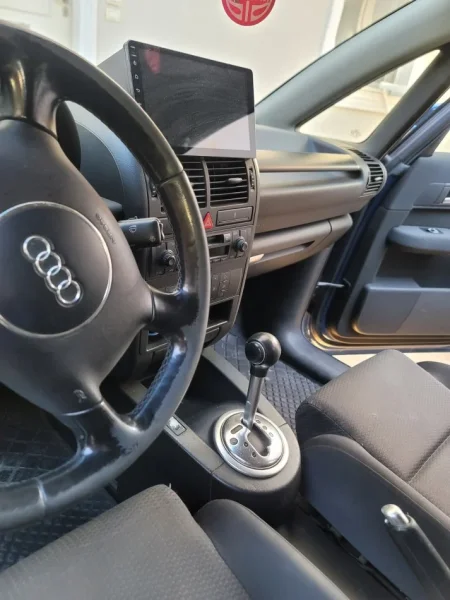 Okazion Tirane, shitet makine Audi A2 Nafte, blu e errët automatik Kondicioner 120.000 km 1700 €