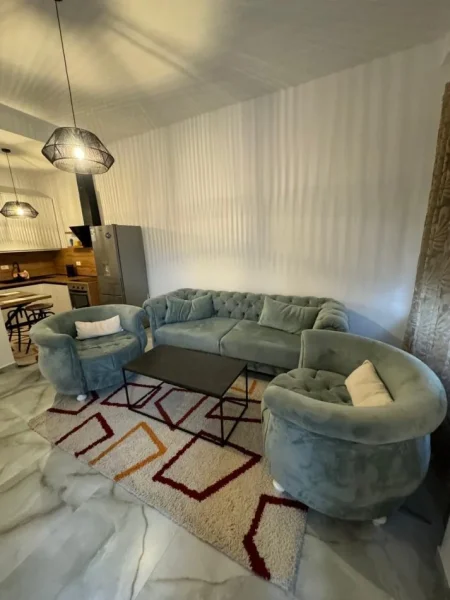 Tirane, jepet me qera apartament 1+1+Ballkon Kati 1, 65 m² 400 € (Mangalem 21)