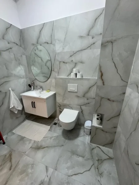 Tirane, jepet me qera apartament 1+1+Ballkon Kati 1, 65 m² 400 € (Mangalem 21)