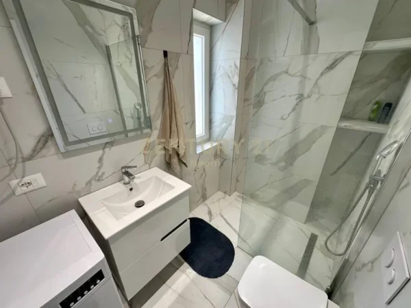 Tirane, shes apartament 1+1 Kati 2, 70 m² 165.000 € (Selvia)