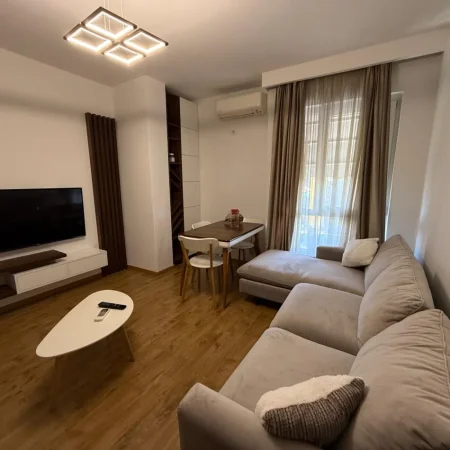 Tirane, jepet me qera apartament 1+1 Kati 4, 70 m² 500 € 