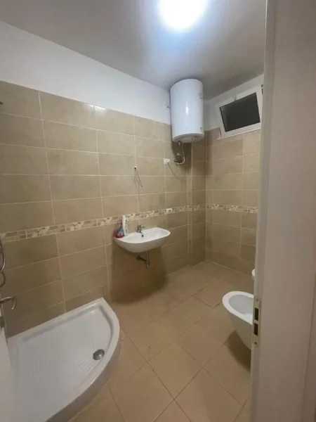 Tirane, jepet me qera apartament 2+1+Ballkon Kati 3, 120 m² 550 € (Aleksander Moisiu)