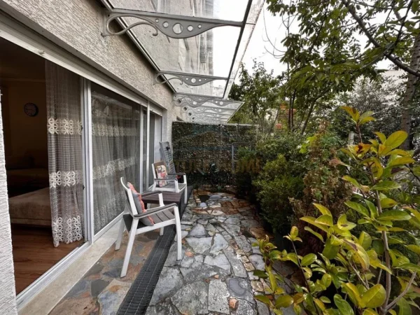 Tirane, jepet me qera apartament 2+1 Kati 1, 109 m² 700 € 
