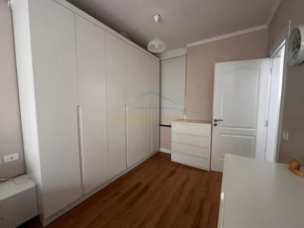 Tirane, jepet me qera apartament 2+1 Kati 1, 109 m² 700 € 