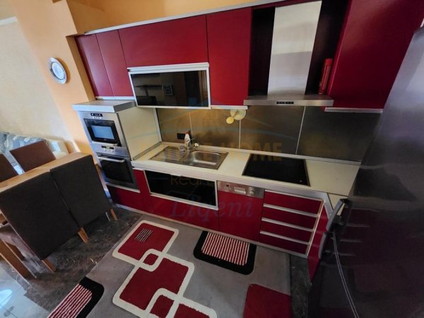 Tirane, jepet me qera apartament 2+1 Kati 2, 84 m² 800 € (Kodra e Diellit,Prane Fondacionit Eleonore.)