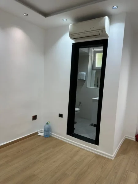 Tirane, jepet me qera dyqan Kati 0, 62 m² 2.000 € (Bulevardi Zogu I)