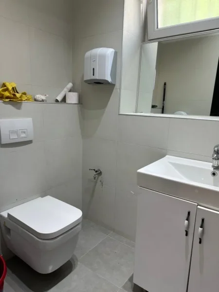 Tirane, jepet me qera dyqan Kati 0, 62 m² 2.000 € (Bulevardi Zogu I)