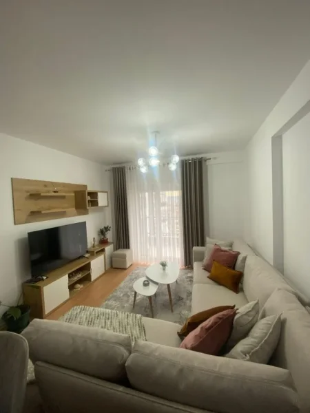 Tirane, jepet me qera apartament 2+1+Ballkon Kati 9, 100 m² 650 € (Rruga 5 Maji)