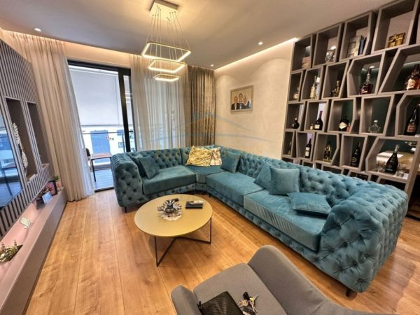 Tirane, jepet me qera apartament 3+1 Kati 3, 108 m² 1.500 € (Residenca Alba)