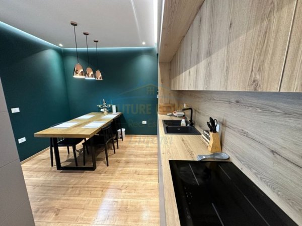 Tirane, jepet me qera apartament 3+1 Kati 3, 108 m² 1.500 € (Residenca Alba)
