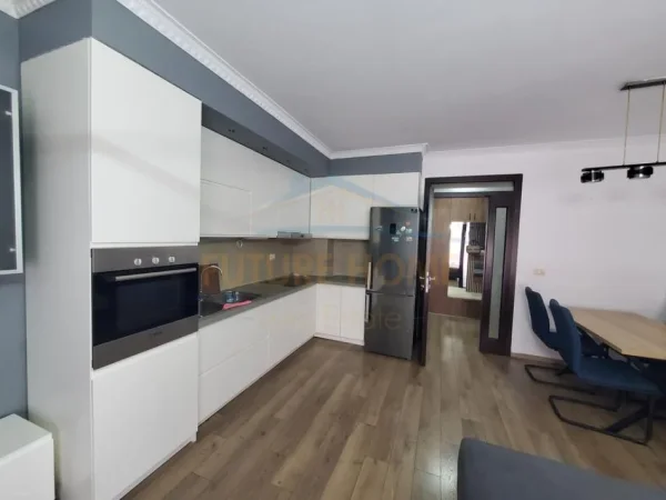 Tirane, jepet me qera apartament 2+1 Kati 4, 104 m² 450 € 