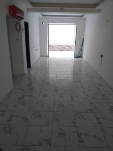 Tirane, jepet me qera ambjent biznesi Kati 1, 45 m² 400 € 
