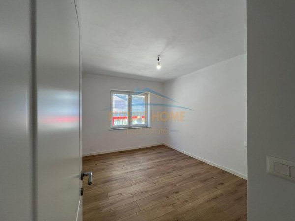 0683487469 Tirane, jepet me qera zyre Kati 2, 83 m² 900 € (Rruga e Durrsit)