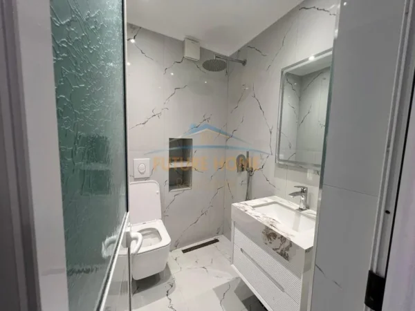 0683487469 Tirane, jepet me qera zyre Kati 2, 83 m² 900 € (Rruga e Durrsit)