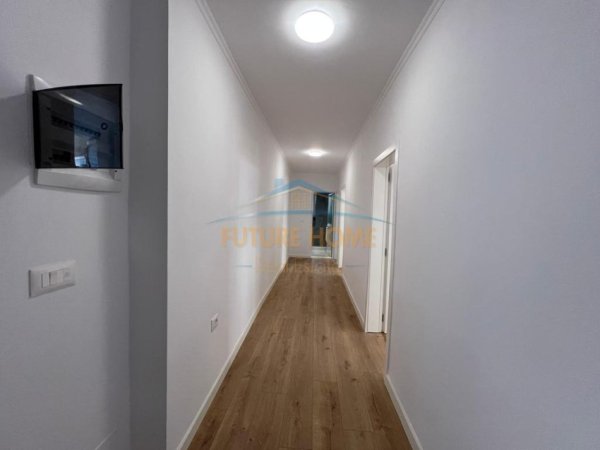 0683487469 Tirane, jepet me qera zyre Kati 2, 83 m² 900 € (Rruga e Durrsit)