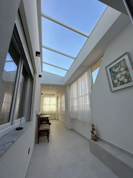 Tirane, shitet apartament 2+1+Ballkon Kati 4, 110 m² (Perball Delijorgjit)