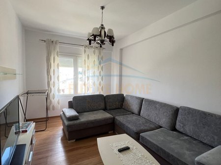 Tirane, jepet me qera apartament 2+1 Kati 0, 70 m² 650 € 