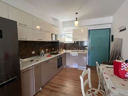 Tirane, jepet me qera apartament 2+1 Kati 0, 70 m² 650 € 