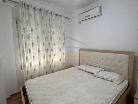 Tirane, jepet me qera apartament 2+1 Kati 0, 70 m² 650 € 