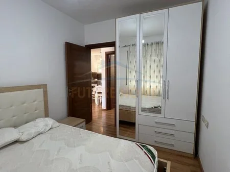 Tirane, jepet me qera apartament 2+1 Kati 0, 70 m² 650 € 