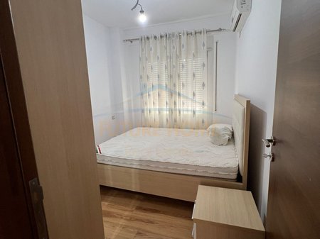 Tirane, jepet me qera apartament 2+1 Kati 0, 70 m² 650 € 
