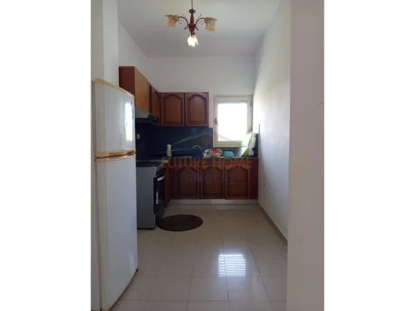 Tirane, jepet me qera apartament 3+1 Kati 1, 126 m² 500 € (Ish Tregu Elektrik, Rruga Mihal Grameno)