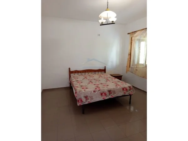 Tirane, jepet me qera apartament 3+1 Kati 1, 126 m² 500 € (Ish Tregu Elektrik, Rruga Mihal Grameno)