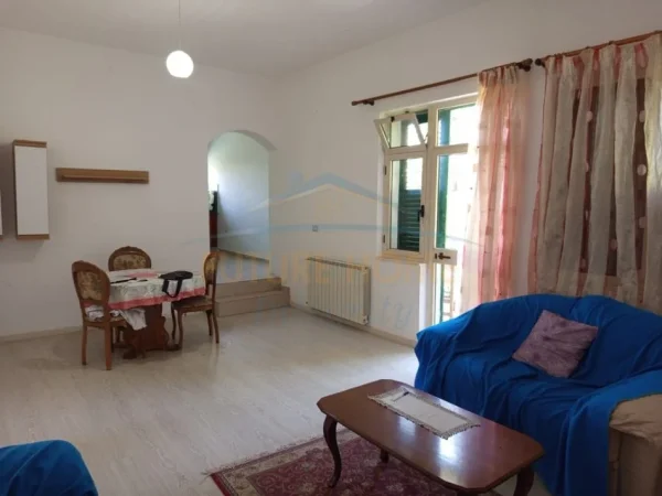 Tirane, jepet me qera apartament 3+1 Kati 1, 126 m² 500 € (Ish Tregu Elektrik, Rruga Mihal Grameno)