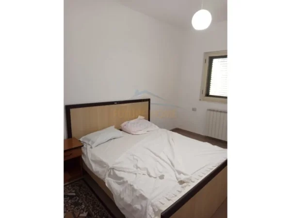 Tirane, jepet me qera apartament 3+1 Kati 1, 126 m² 500 € (Ish Tregu Elektrik, Rruga Mihal Grameno)