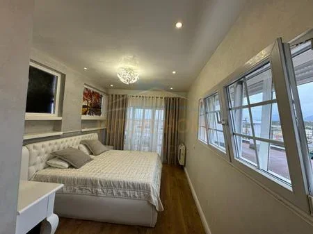 Tirane, jepet me qera apartament 3+1 Kati 6, 198 m² 800 € 