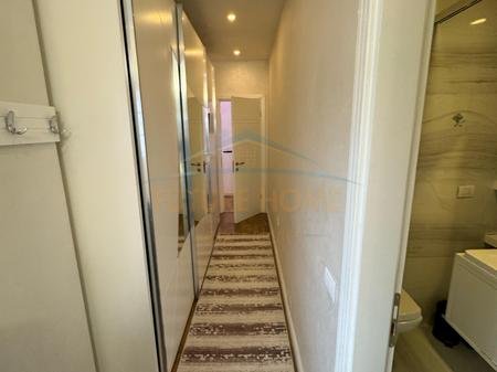 Tirane, jepet me qera apartament 3+1 Kati 6, 198 m² 800 € 