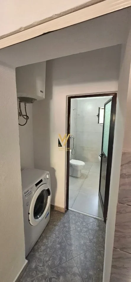Tirane, jepet me qera apartament 1+1+Ballkon Kati 1, 70 m² 40.000 leke  (ISH PARKU I AUTOBUZAVE)